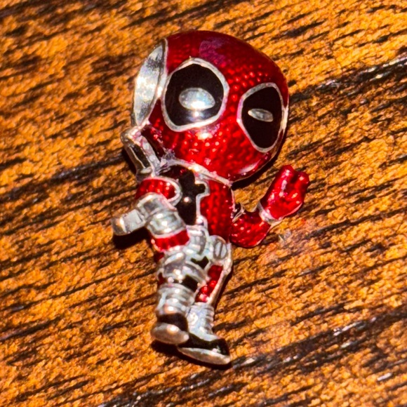 Authentic Marvel Deadpool Pandora Charm - Picture 3 of 4